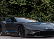 LOL赛事-跨界风暴，突尼斯血拼乌拉圭绿茵场，巴斯托尼F1争冠接管赛道的双重狂飙