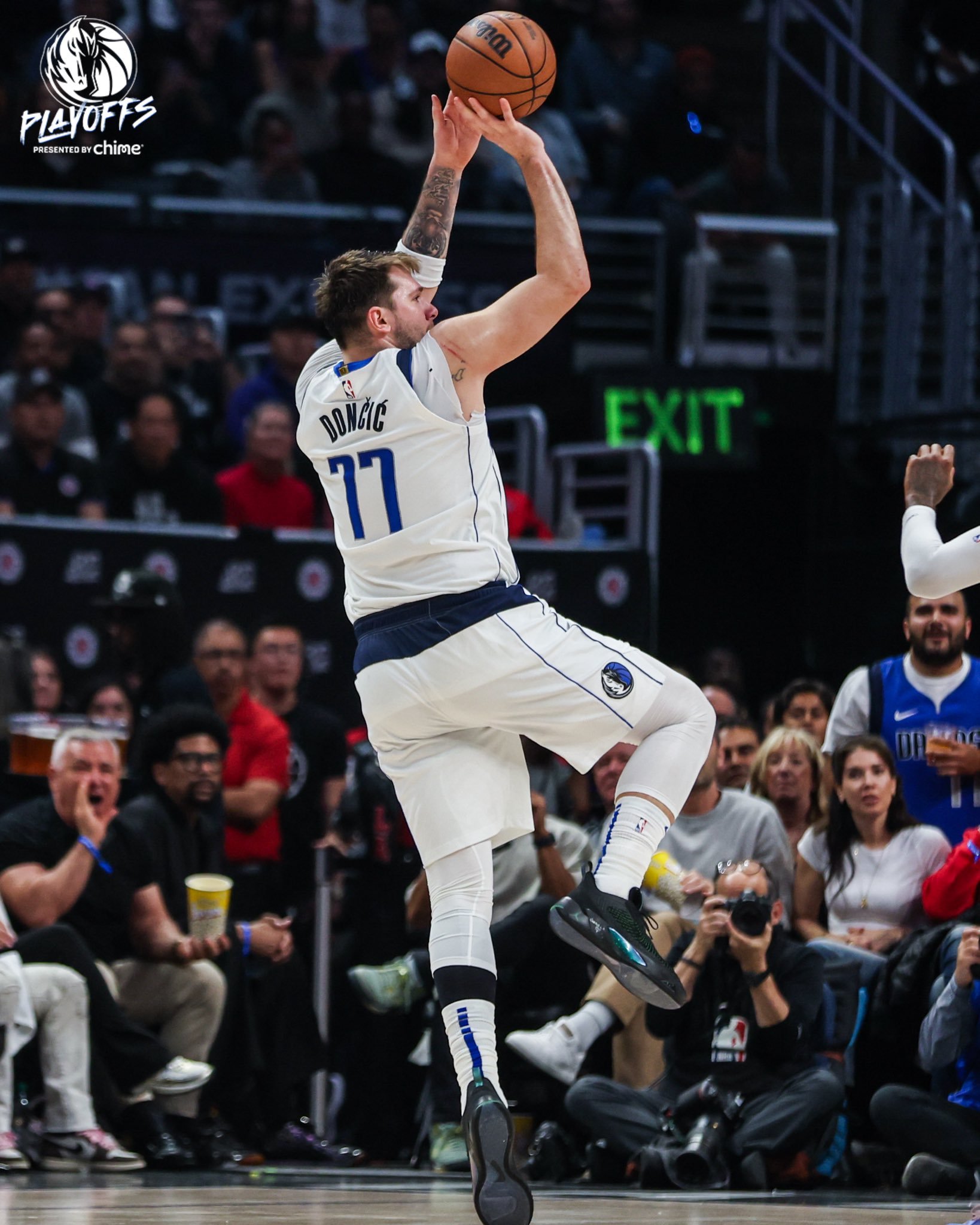 独行侠险胜快船,东部半决赛竞争激烈 独行侠险胜快船,东部半决赛竞争激烈