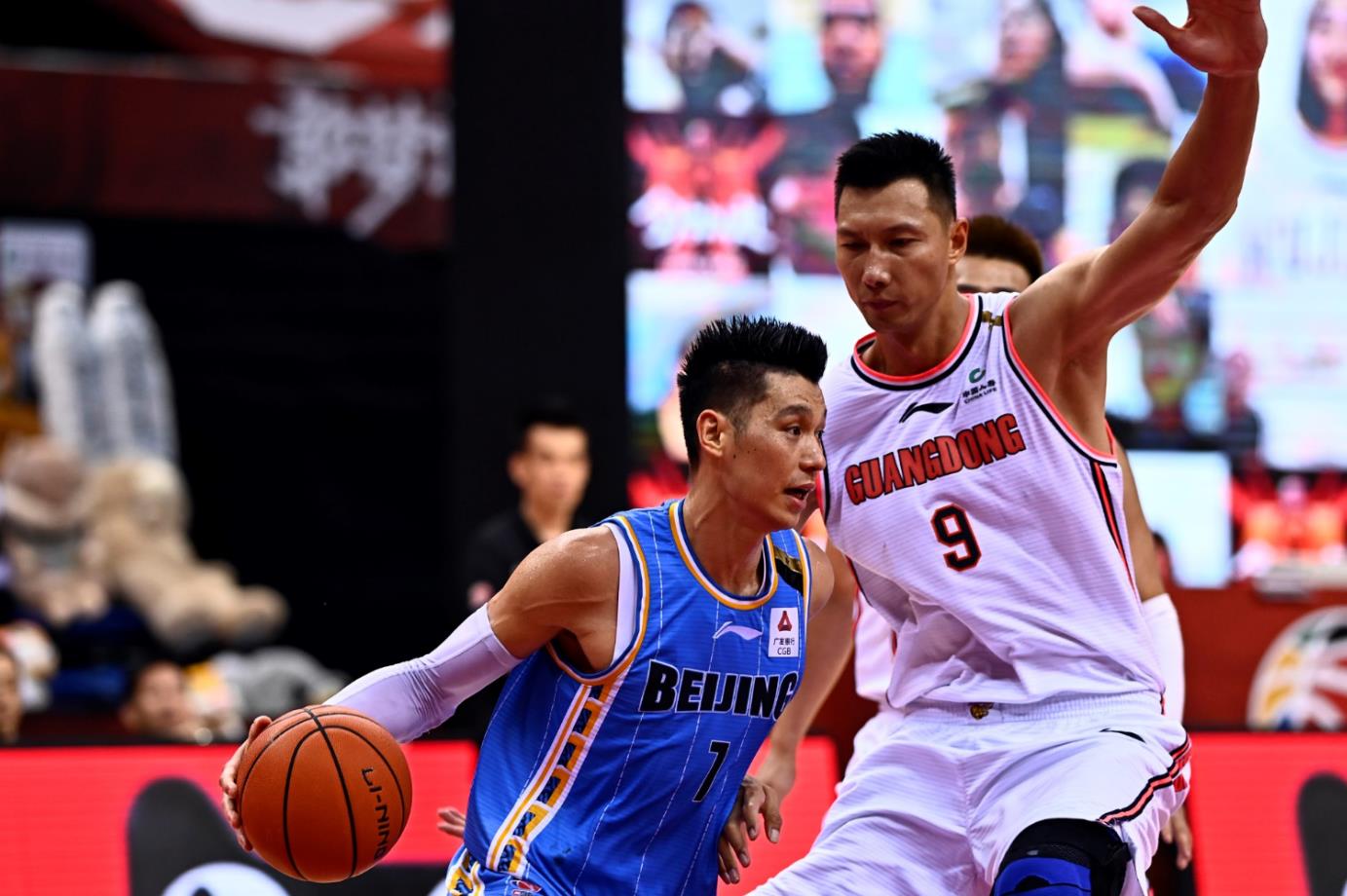 包含球场上的精美竞技，让人一触即发地热衷关注的词条