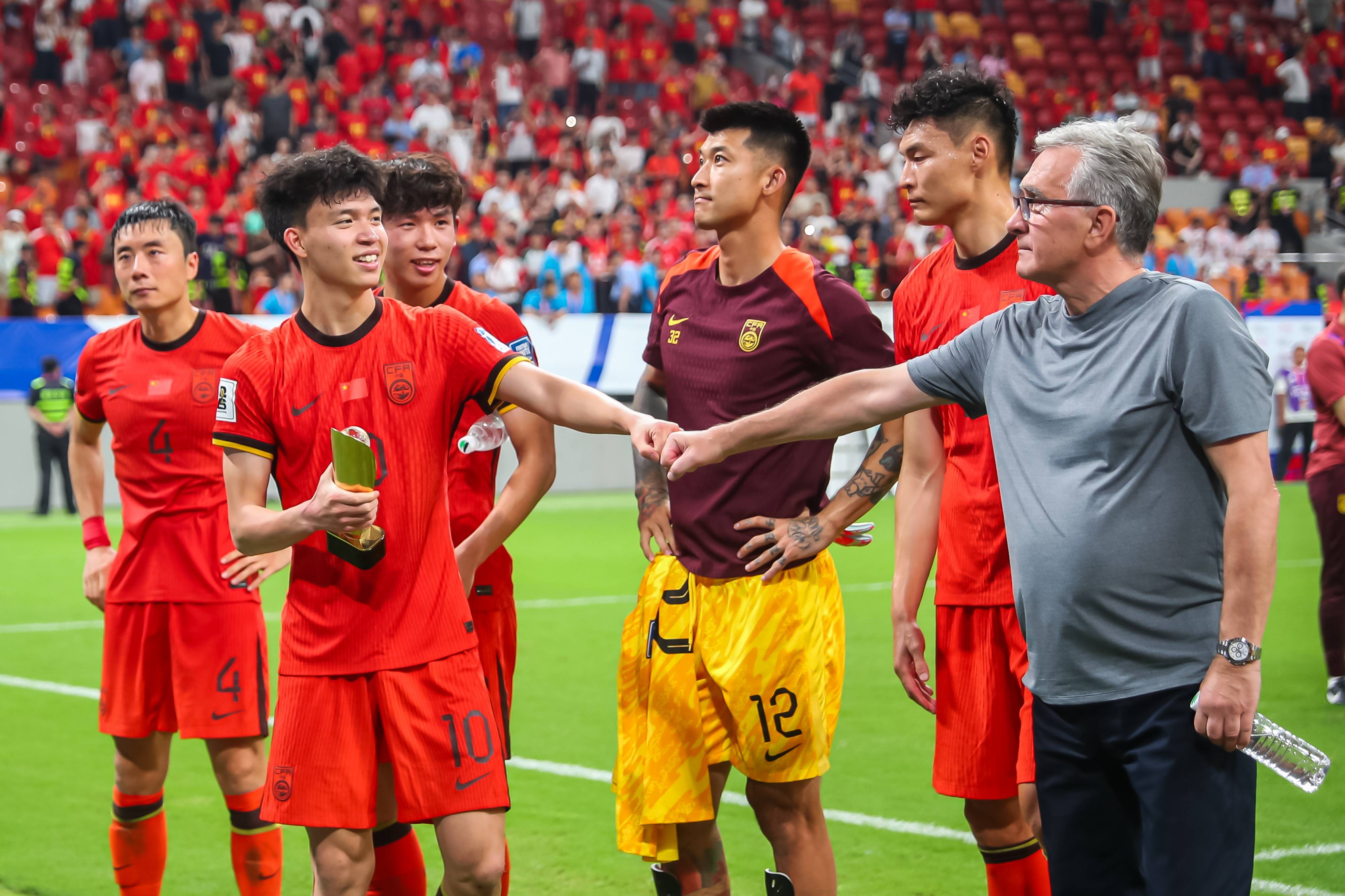 亚洲足球联赛开启新一轮激烈角逐