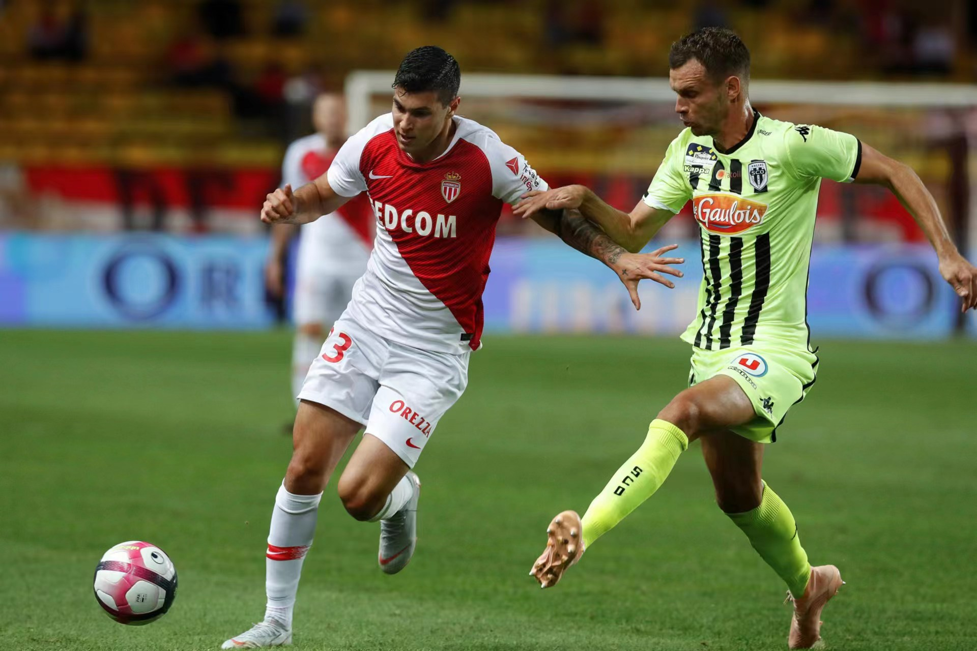 包含卡昂客场大败，法甲保级形势雪上加霜的词条