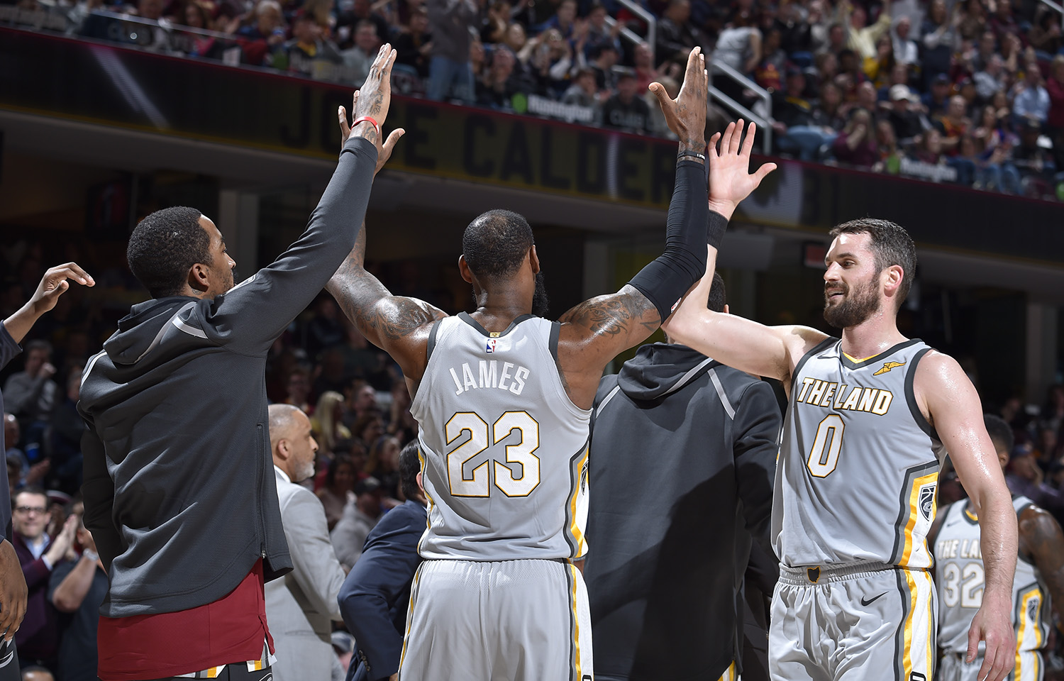 骑士翻盘太阳，塔图姆带队取胜