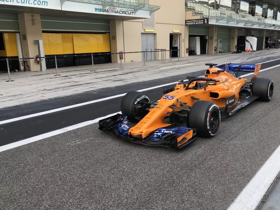 雷诺车队碾压阿斯顿马丁，拉塞尔惊艳四座