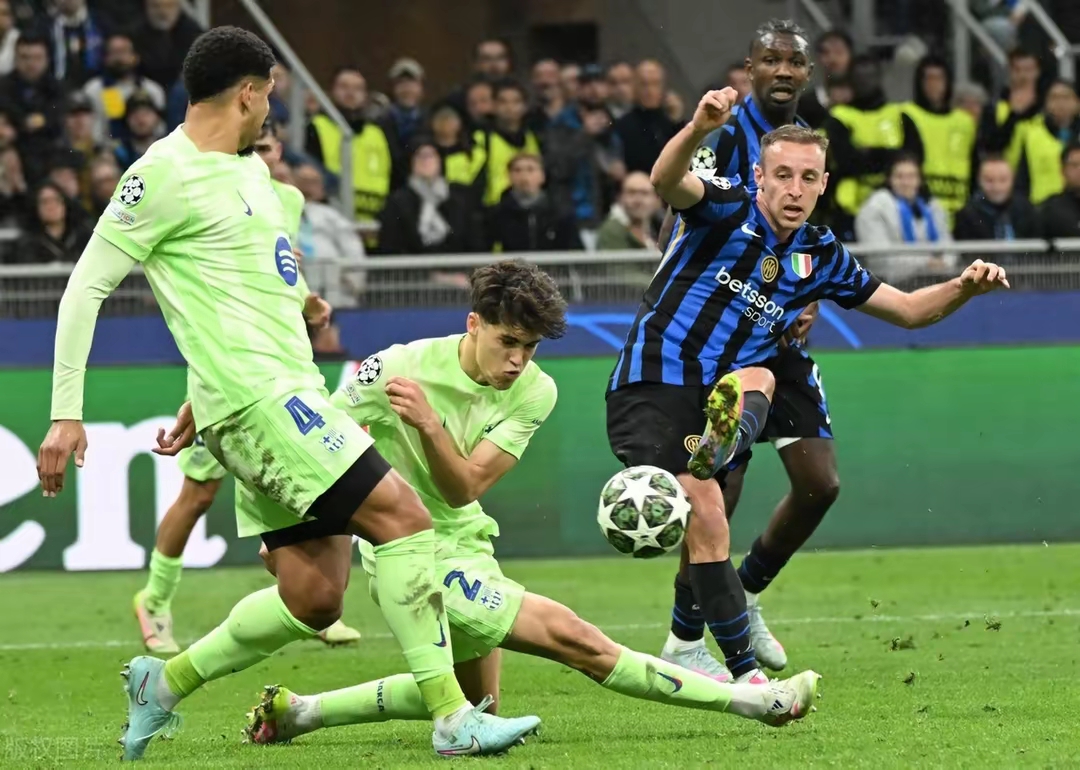 罗马在圣西罗球场逼平国米，双方互不相让