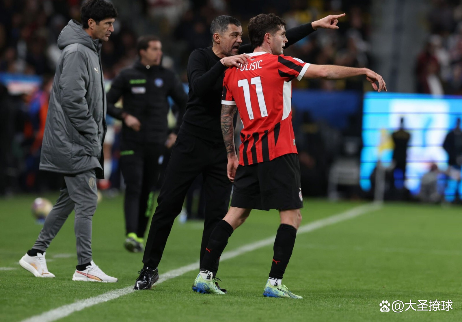 AC米兰逼平曼联晋级欧冠四强 AC米兰逼平曼联晋级欧冠四强