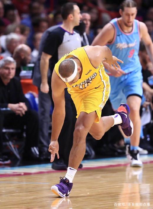 四川队横扫热火，詹姆斯带队取胜