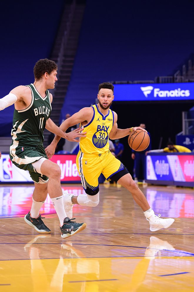 广州队险胜骑士，霍勒迪惊艳四座