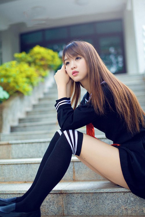 霓虹赛道与引擎交响诗,霍勒迪的上海F1街道赛之夜