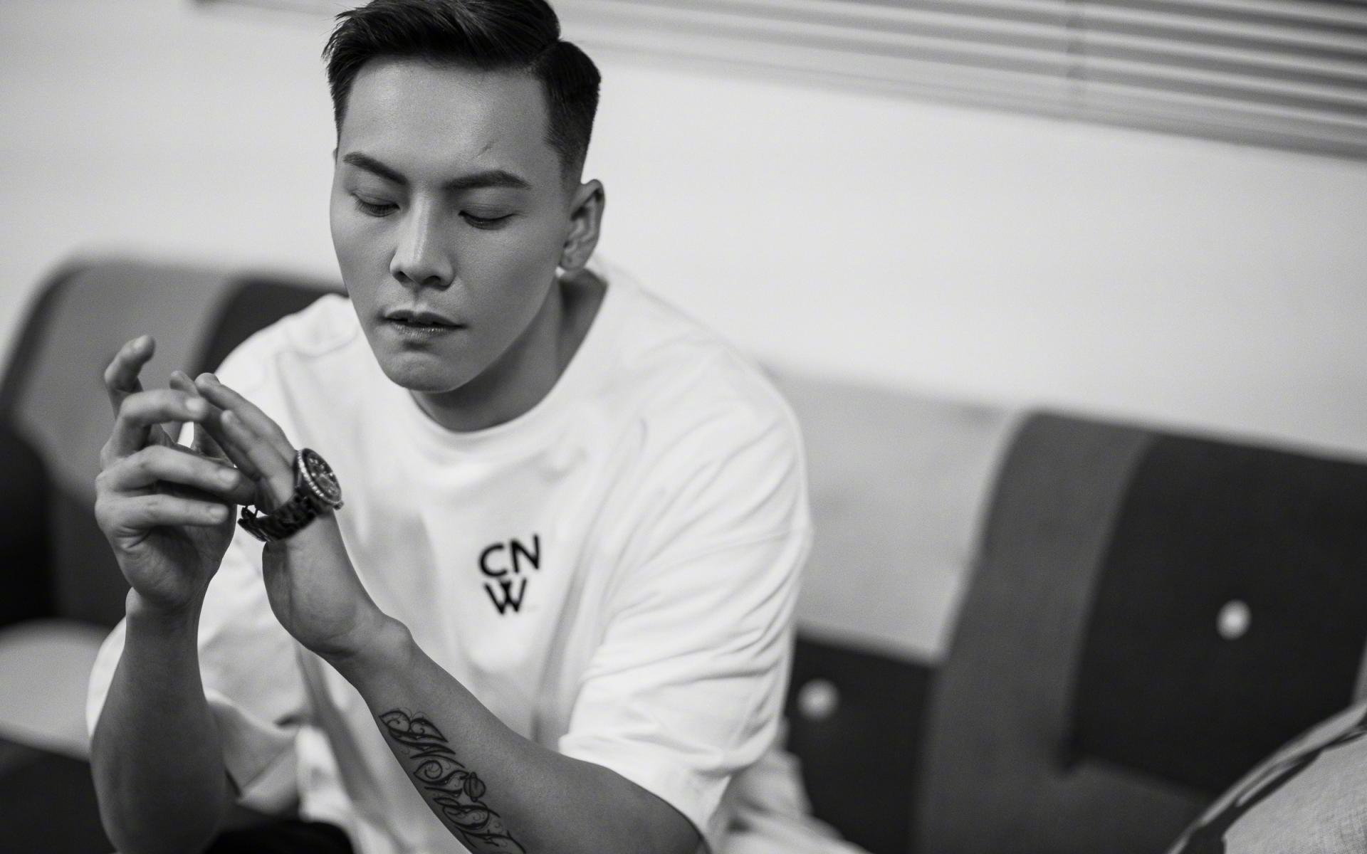 这是一篇基于您提供的唯一性要求(即打破常规逻辑,创造戏剧性反差)构思的文章